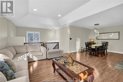 3106 Viola Crescent, Windsor, ON - Indoor Photo Showing Living Room