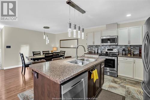 3106 Viola Crescent, Windsor, ON - Indoor Photo Showing Kitchen With Double Sink With Upgraded Kitchen