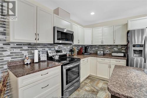 3106 Viola Crescent, Windsor, ON - Indoor Photo Showing Kitchen