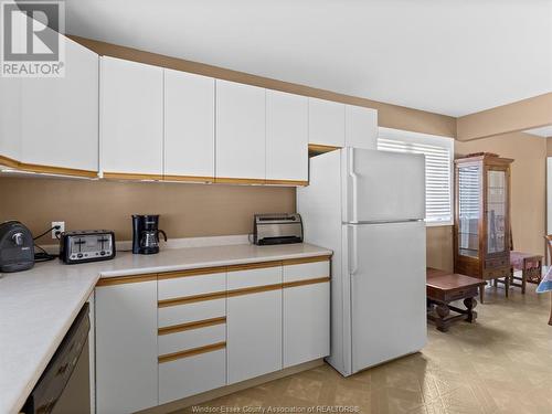 814 Watson Avenue, Windsor, ON - Indoor Photo Showing Kitchen