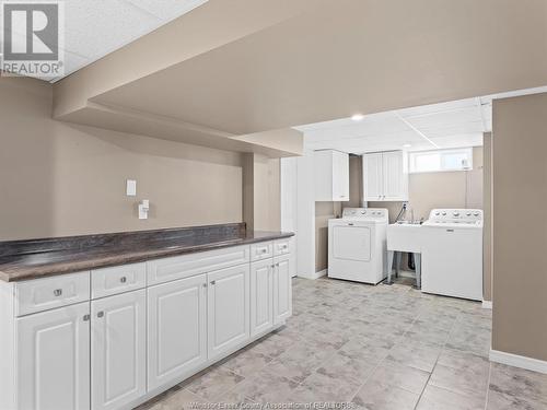 814 Watson Avenue, Windsor, ON - Indoor Photo Showing Laundry Room