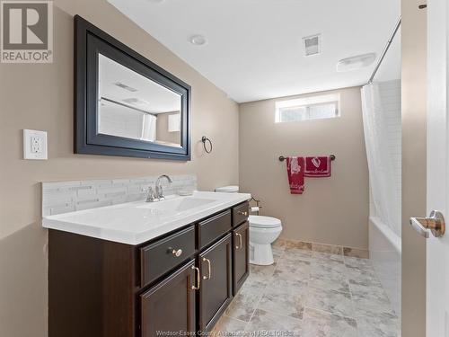 814 Watson Avenue, Windsor, ON - Indoor Photo Showing Bathroom