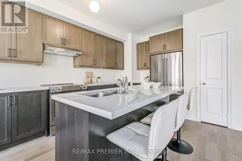 48 Sambro Lane, Whitchurch-Stouffville, ON - Indoor Photo Showing Kitchen With Double Sink With Upgraded Kitchen