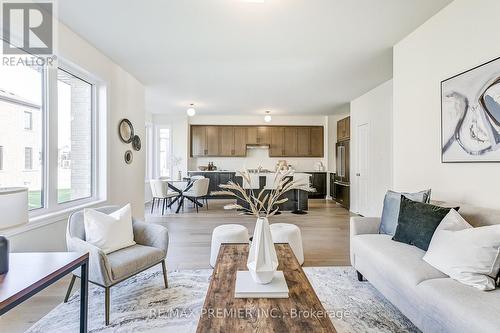 48 Sambro Lane, Whitchurch-Stouffville, ON - Indoor Photo Showing Living Room