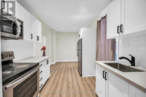 346 Emerald Street N, Hamilton, ON - Indoor Photo Showing Kitchen