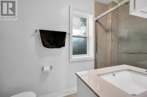 346 Emerald Street N, Hamilton, ON - Indoor Photo Showing Bathroom