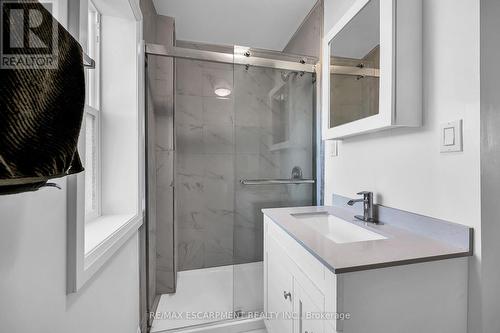 346 Emerald Street N, Hamilton, ON - Indoor Photo Showing Bathroom