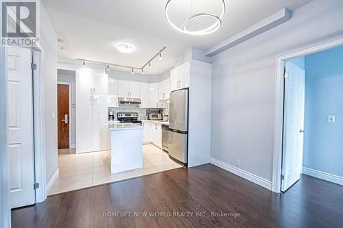 105 - 39 Galleria Parkway, Markham, ON - Indoor Photo Showing Kitchen