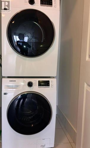 1004 - 202 Burnhamthorpe Road E, Mississauga, ON - Indoor Photo Showing Laundry Room