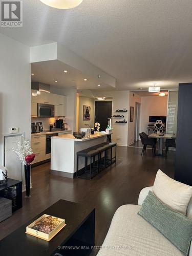 2006 - 90 Parklawn Road, Toronto, ON - Indoor Photo Showing Living Room