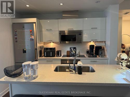 2006 - 90 Parklawn Road, Toronto, ON - Indoor Photo Showing Kitchen With Double Sink With Upgraded Kitchen