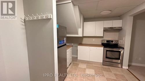 20 Burnley Avenue, Brantford, ON - Indoor Photo Showing Kitchen