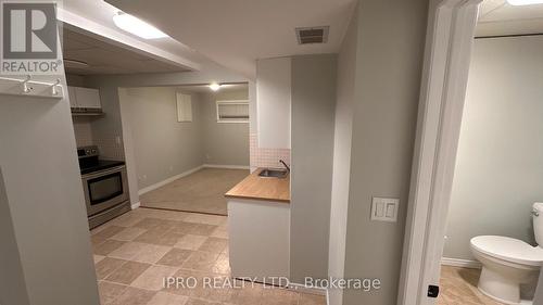 20 Burnley Avenue, Brantford, ON - Indoor Photo Showing Bathroom