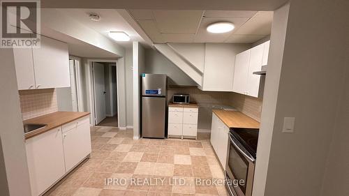 20 Burnley Avenue, Brantford, ON - Indoor Photo Showing Kitchen