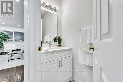 2 - 524 Beechwood Drive E, Waterloo, ON - Indoor Photo Showing Bathroom