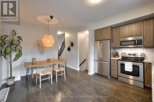 8 Cheltenham Mews, Kitchener, ON - Indoor Photo Showing Kitchen