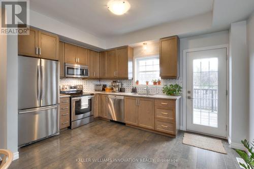 8 Cheltenham Mews, Kitchener, ON - Indoor Photo Showing Kitchen