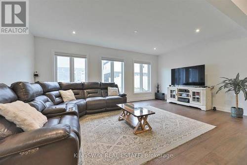 75 Monarch Woods Drive, Kitchener, ON - Indoor Photo Showing Living Room