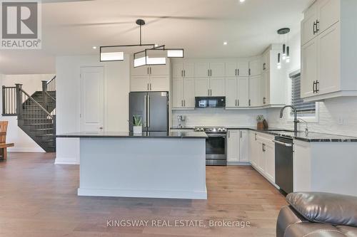 75 Monarch Woods Drive, Kitchener, ON - Indoor Photo Showing Kitchen With Upgraded Kitchen