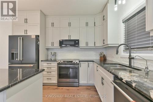 75 Monarch Woods Drive, Kitchener, ON - Indoor Photo Showing Kitchen With Double Sink With Upgraded Kitchen