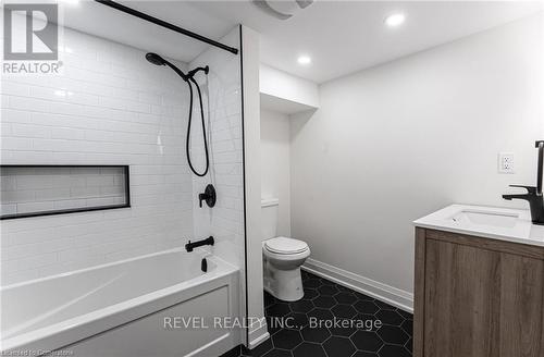 2 - 189 East 31St Street, Hamilton, ON - Indoor Photo Showing Bathroom