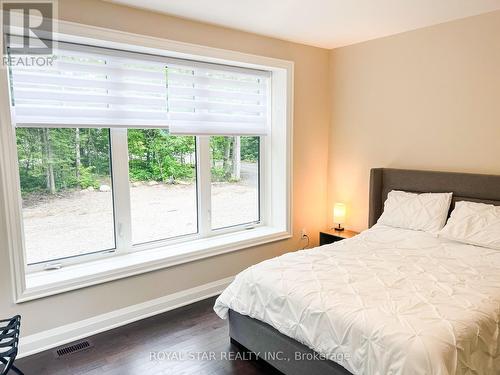 1004 Boyne Ridge Court, Huntsville, ON - Indoor Photo Showing Bedroom