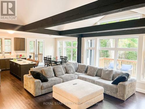 1004 Boyne Ridge Court, Huntsville, ON - Indoor Photo Showing Living Room