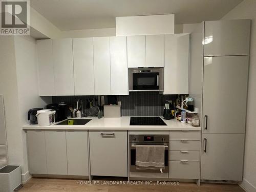 1905 - 2916 Highway 7, Vaughan, ON - Indoor Photo Showing Kitchen