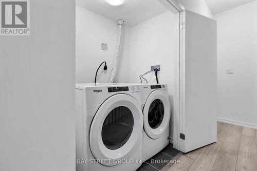 18 - 22 Lytham Green Circle, Newmarket, ON - Indoor Photo Showing Laundry Room