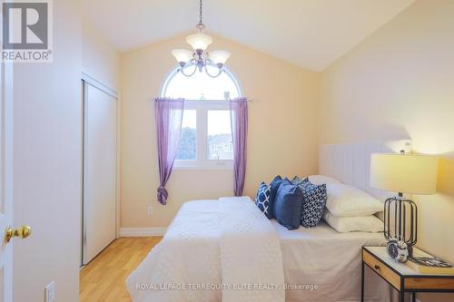 6420 Sapling Trail, Mississauga, ON - Indoor Photo Showing Bedroom