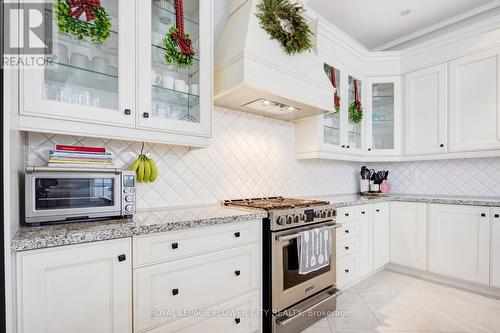 25 Belladonna Circle, Brampton, ON - Indoor Photo Showing Kitchen