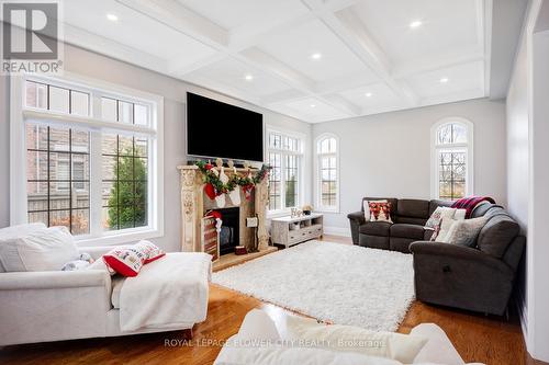 25 Belladonna Circle, Brampton, ON - Indoor Photo Showing Living Room