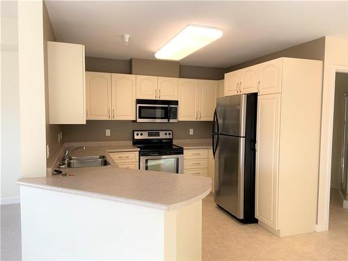 314 457 9Th Street, Brandon, MB - Indoor Photo Showing Kitchen With Double Sink