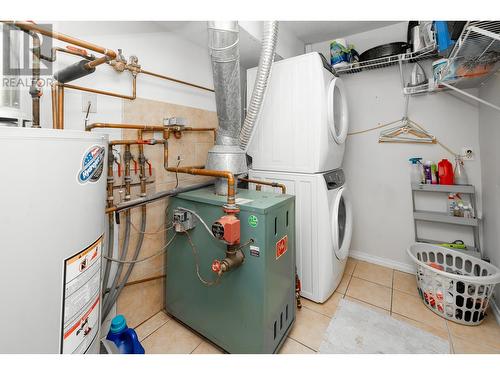 20225 Lorne Avenue, Maple Ridge, BC - Indoor Photo Showing Laundry Room