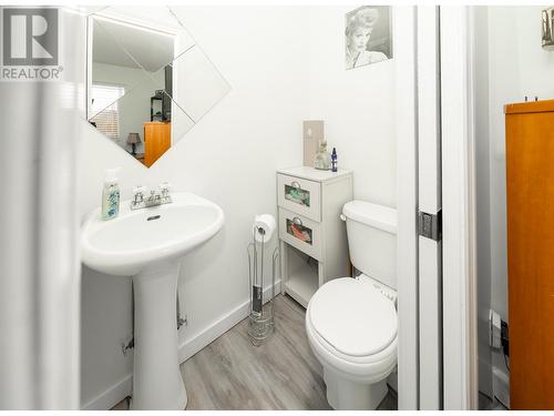 20225 Lorne Avenue, Maple Ridge, BC - Indoor Photo Showing Bathroom