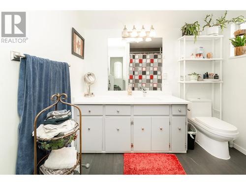 20225 Lorne Avenue, Maple Ridge, BC - Indoor Photo Showing Bathroom