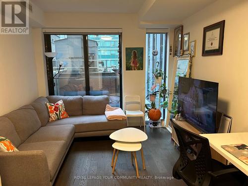 308 - 25 Richmond Street E, Toronto, ON - Indoor Photo Showing Living Room