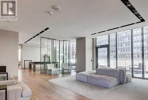 308 - 25 Richmond Street E, Toronto, ON - Indoor Photo Showing Living Room