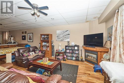 639 King Street, Welland (773 - Lincoln/Crowland), ON - Indoor Photo Showing Living Room With Fireplace