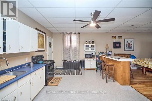 639 King Street, Welland (773 - Lincoln/Crowland), ON - Indoor Photo Showing Kitchen With Double Sink