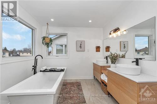 9 Delamere Drive, Ottawa, ON - Indoor Photo Showing Bathroom