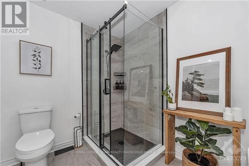 9 Delamere Drive, Ottawa, ON - Indoor Photo Showing Bathroom