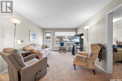 111 215 Smith Street N, Regina, SK - Indoor Photo Showing Living Room