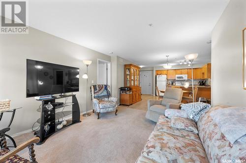 111 215 Smith Street N, Regina, SK - Indoor Photo Showing Living Room