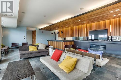 802 - 8 Dovercourt Road, Toronto, ON - Indoor Photo Showing Living Room