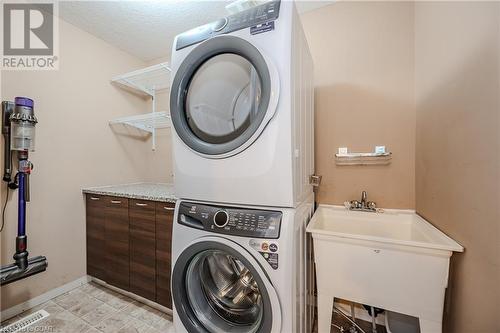 312 Parkvale Drive, Kitchener, ON - Indoor Photo Showing Laundry Room