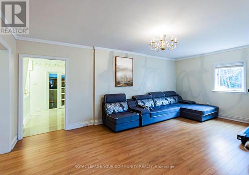 19 Westwood (Upper) Lane, Richmond Hill, ON - Indoor Photo Showing Living Room