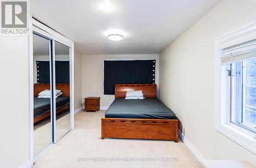 19 Westwood (Upper) Lane, Richmond Hill, ON - Indoor Photo Showing Bedroom