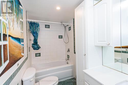 19 Westwood (Upper) Lane, Richmond Hill, ON - Indoor Photo Showing Bathroom