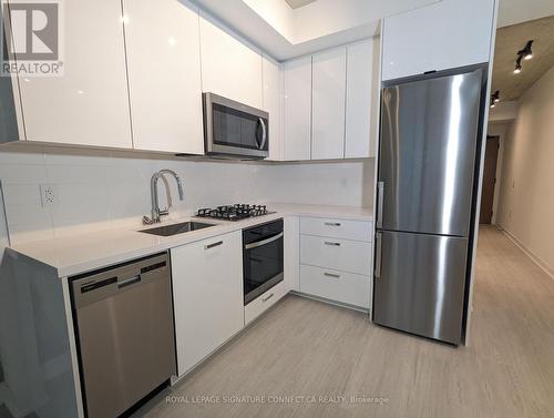 212 - 195 Mccaul Street, Toronto, ON - Indoor Photo Showing Kitchen With Upgraded Kitchen